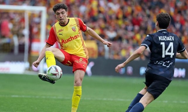 Neil el-Aynaoui en action avec le RC Lens 